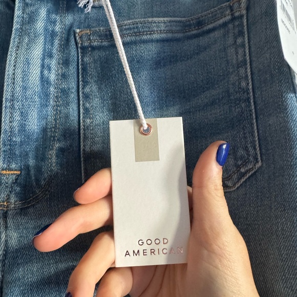 GOOD AMERICAN LIGHT COMPRESSION FLARE JEANS - Picture 4 of 15